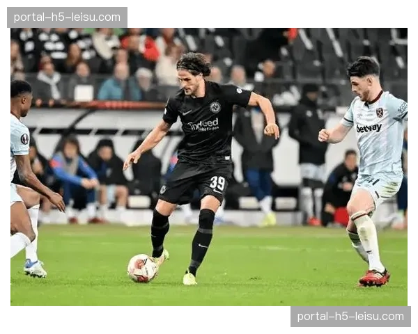 欧冠席位关键战前瞻：法兰克福与弗赖堡的直接对话