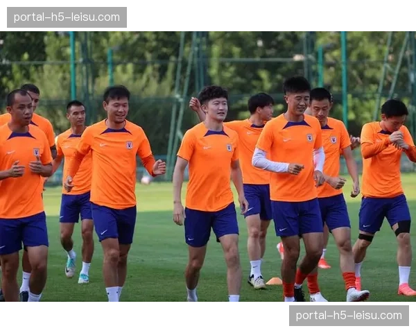 山东泰山发布对阵海港赛前训练图，强调由守转攻的-三秒原则-